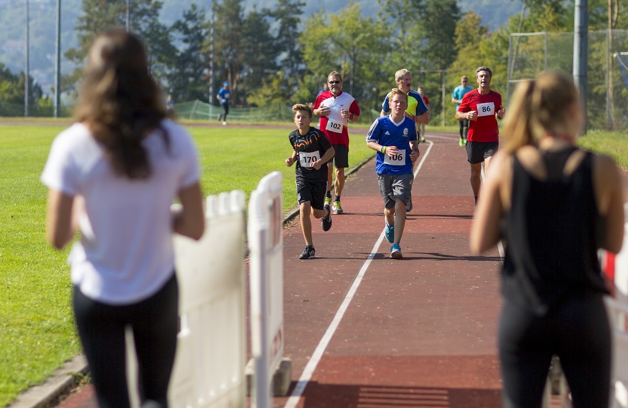 Bild vom 9. Benefizlauf im Jahr 2016. Dies ist das 70. Bild.
